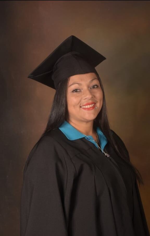 Yisley Duarte es una vecina de Cristo Rey que ha enfrentado una vida dura, llena de dolor, sacrificios y limitaciones, pero un día encontró un ángel que creyó en ella y le dio las armas para empezar a luchar para cumplir sus sueños.