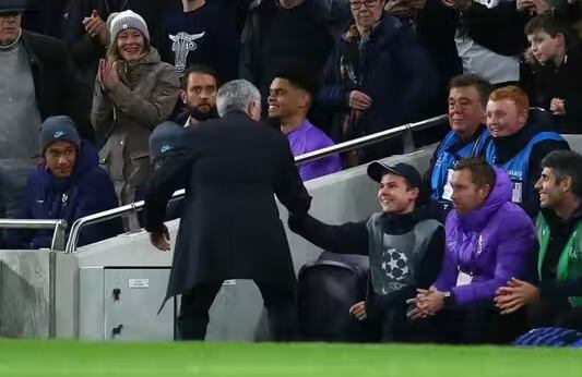 Callom Hynes, Tottenham , juntabolas