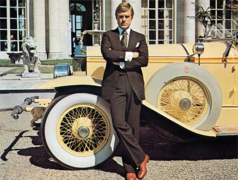 La interpretación de Robert Redford como Jay Gatsby lo posicionó como el rostro ideal del hombre enigmático y sofisticado en los años setenta.