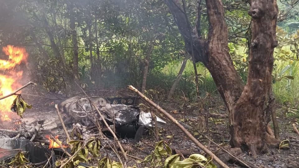 Un piloto de apellido Noguera y el copiloto de apellido Alvarado serían dos víctimas mortales del accidente aéreo que ocurrió la mañana de este martes 16 de julio del 2024 en Puerto Jiménez, zona sur del país. Fotos: Cortesía