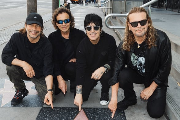 Esta es una fotografía de la agrupación en Los Ángeles. Foto: Instagram