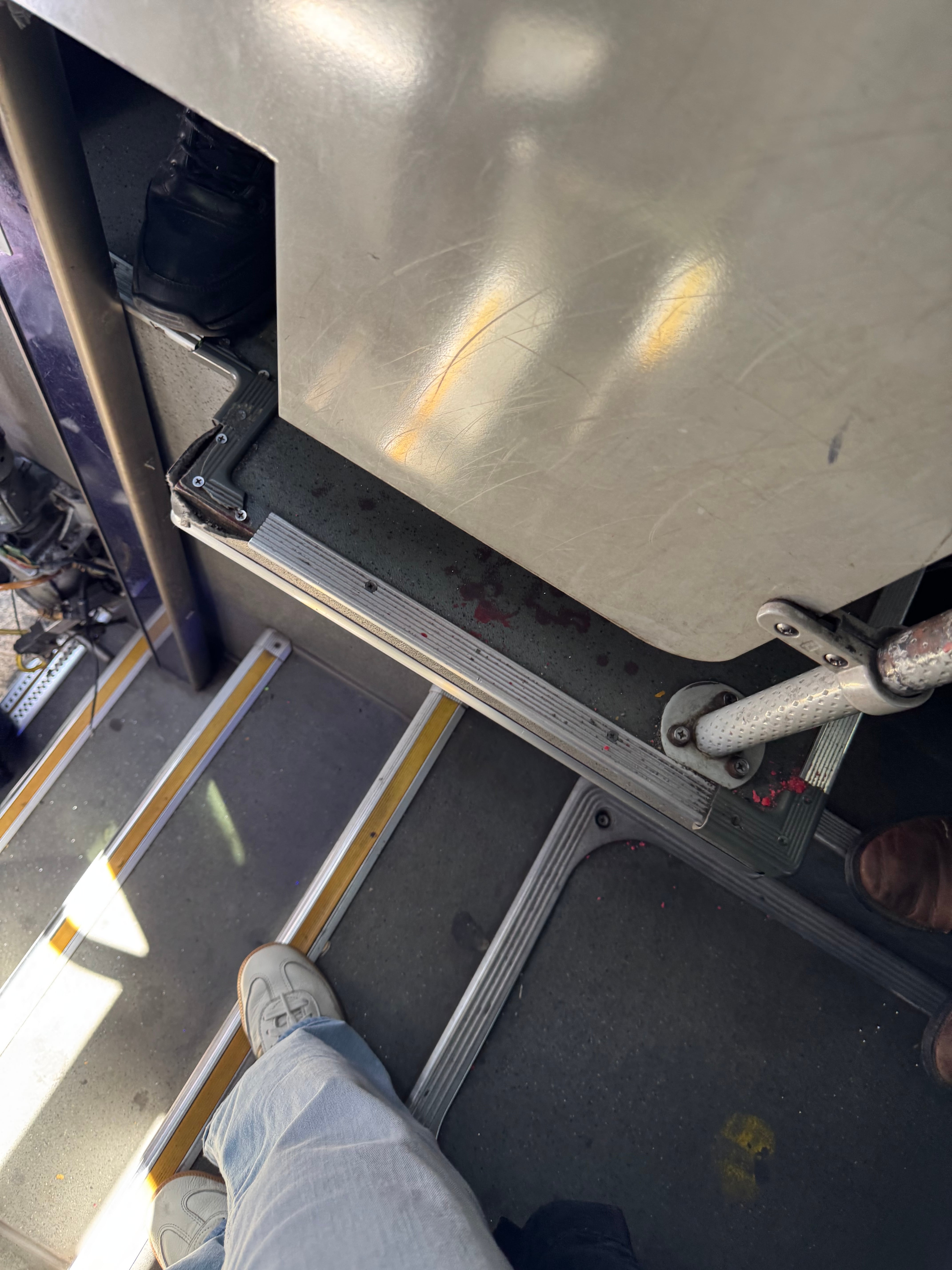 लुमाका येथून बस