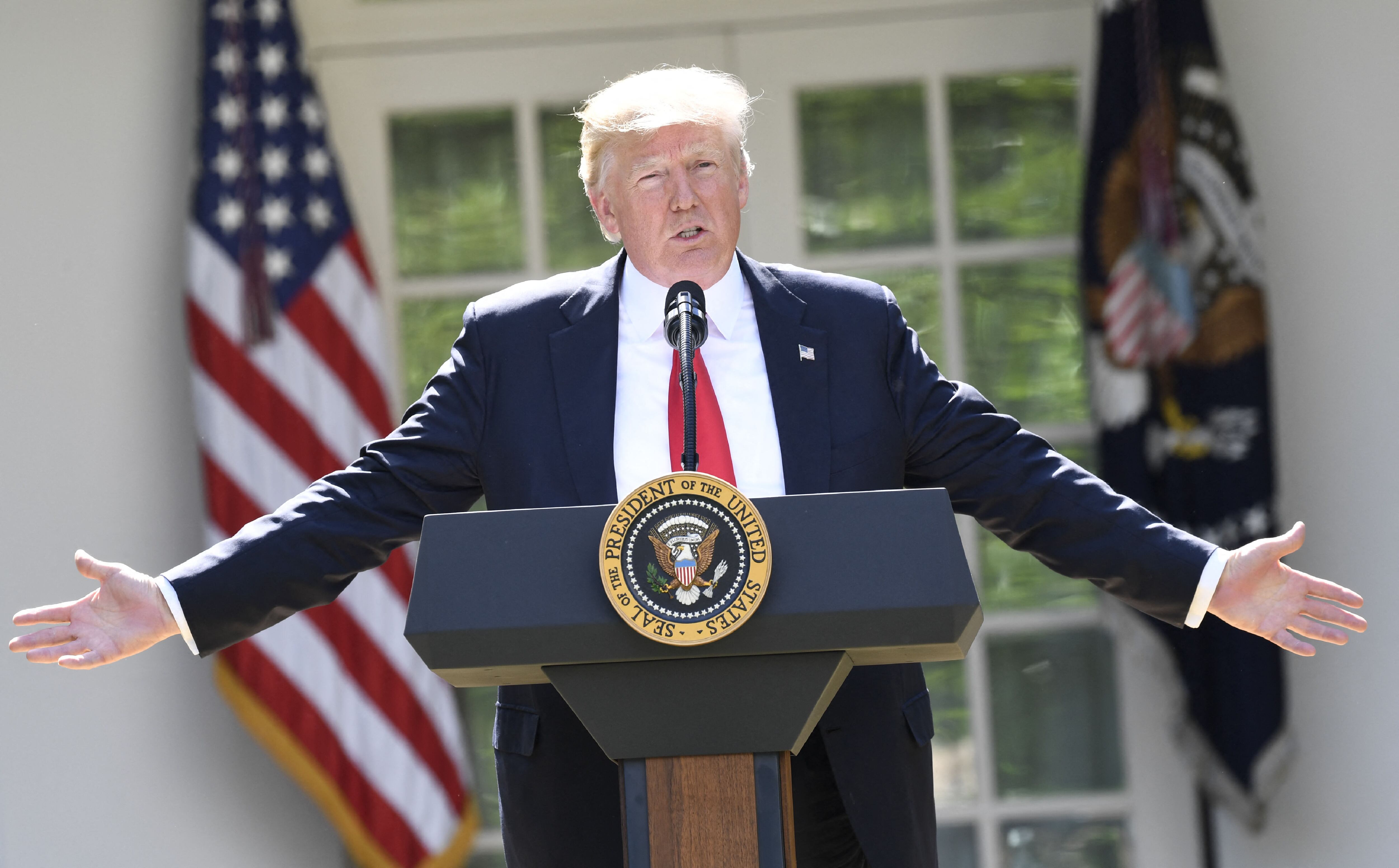 En su nuevo decreto, Trump busca convertir a EE.UU. en el centro de innovación en tecnología financiera digital, con un enfoque en las criptomonedas y la eliminación de restricciones anteriores.