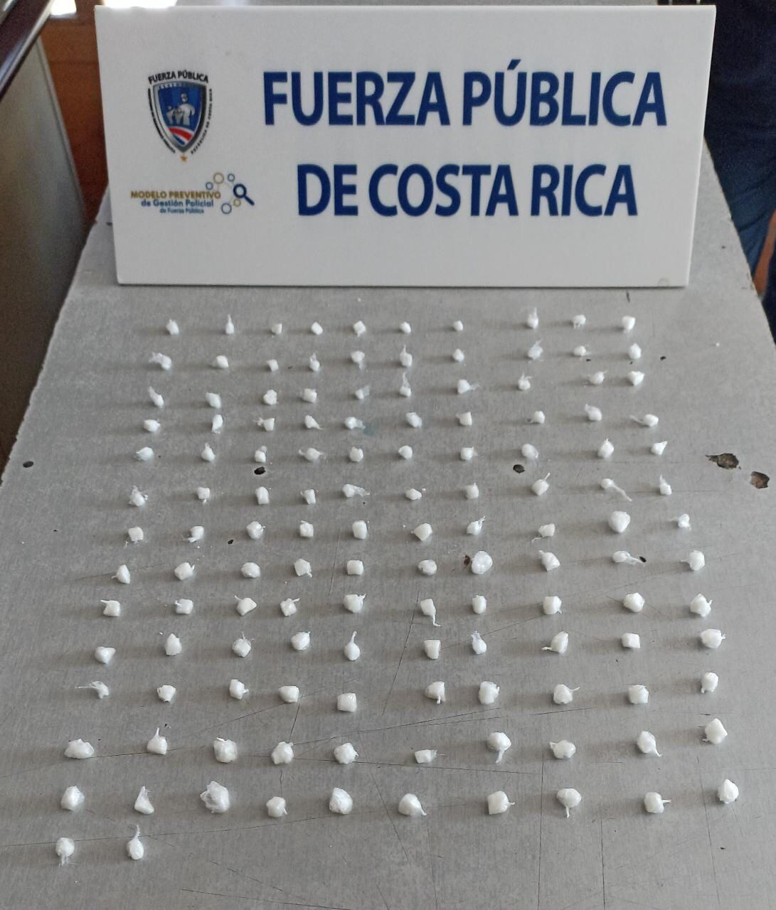 Dentro del "sándwich" habían 132 dosis de crack. Foto MSP.