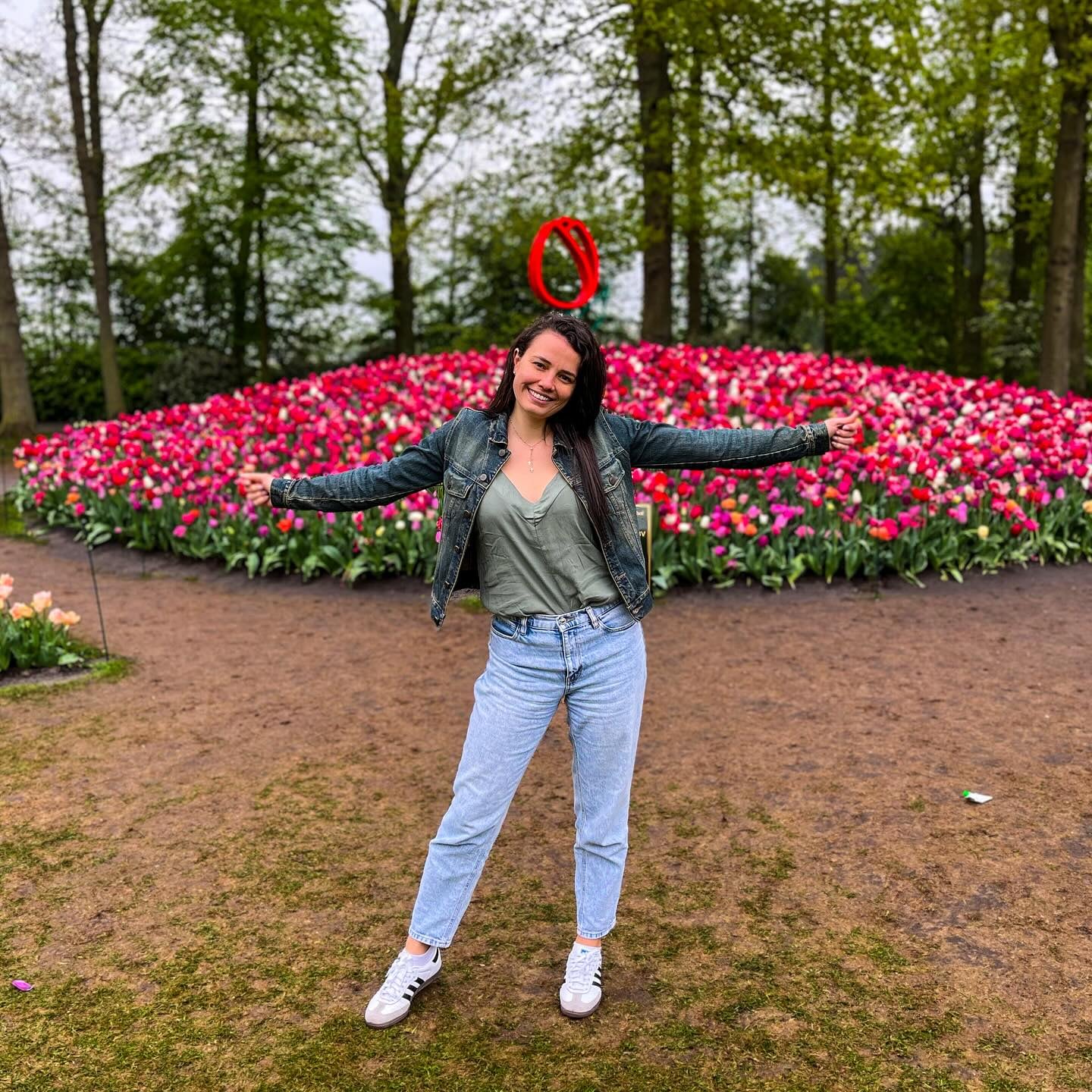 María Fernanda Quirós es una periodista herediana que tiene 33 años, vive en España desde hace cuatro años y jamás imaginó que, a 8 mil kilómetros de su natal San Antonio de Belén, viviría una experiencia que la desconectaría, realmente, del mundo entero