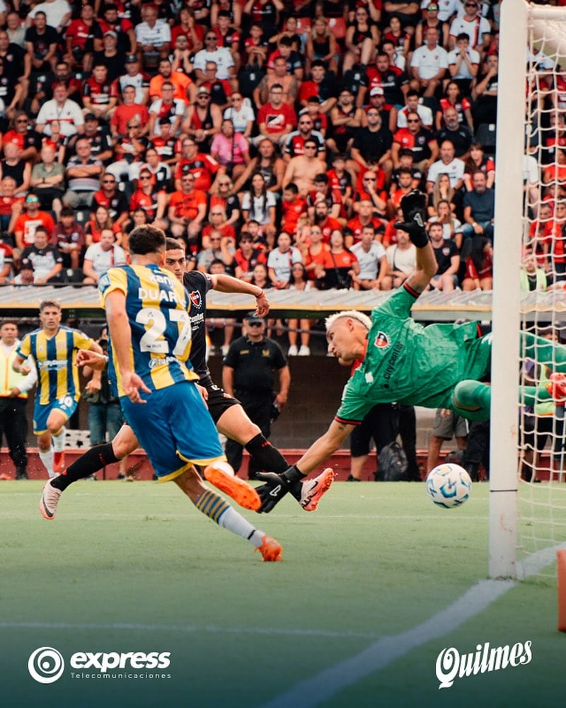 Keylor Navas y el Newell’s Old Boys cayeron 2-1 ante Rosario Central, en el clásico rosarino. Facebook Rosario Central.