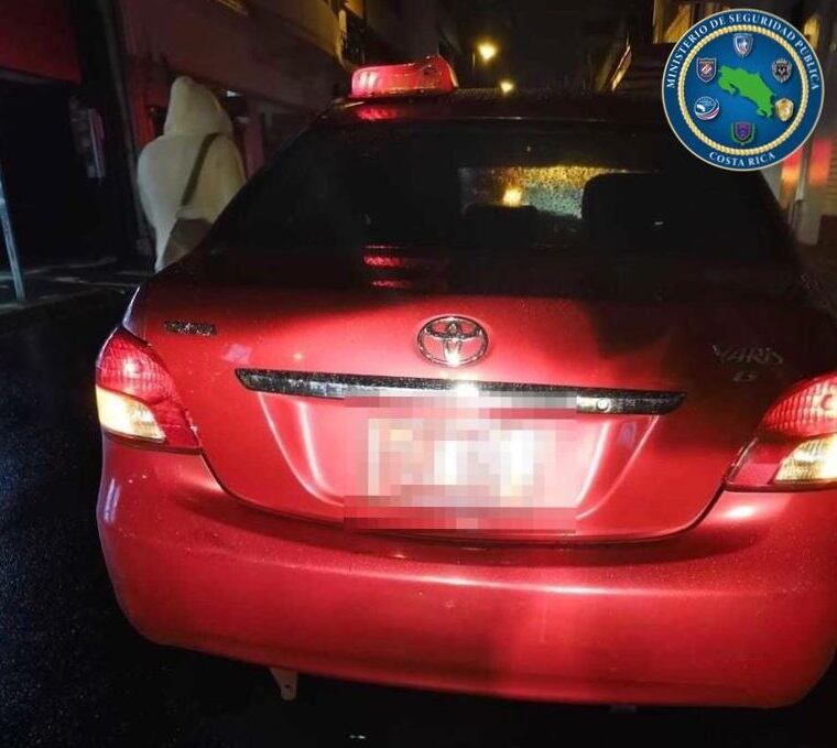 Fuerza Pública detiene a taxista en estado de ebriedad y captura a dos tachadores en San José centro. Foto MSP.