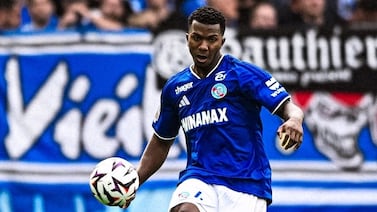 Jeyland Mitchell llegará encendido a la Selección Nacional tras no soltar la titularidad en Francia