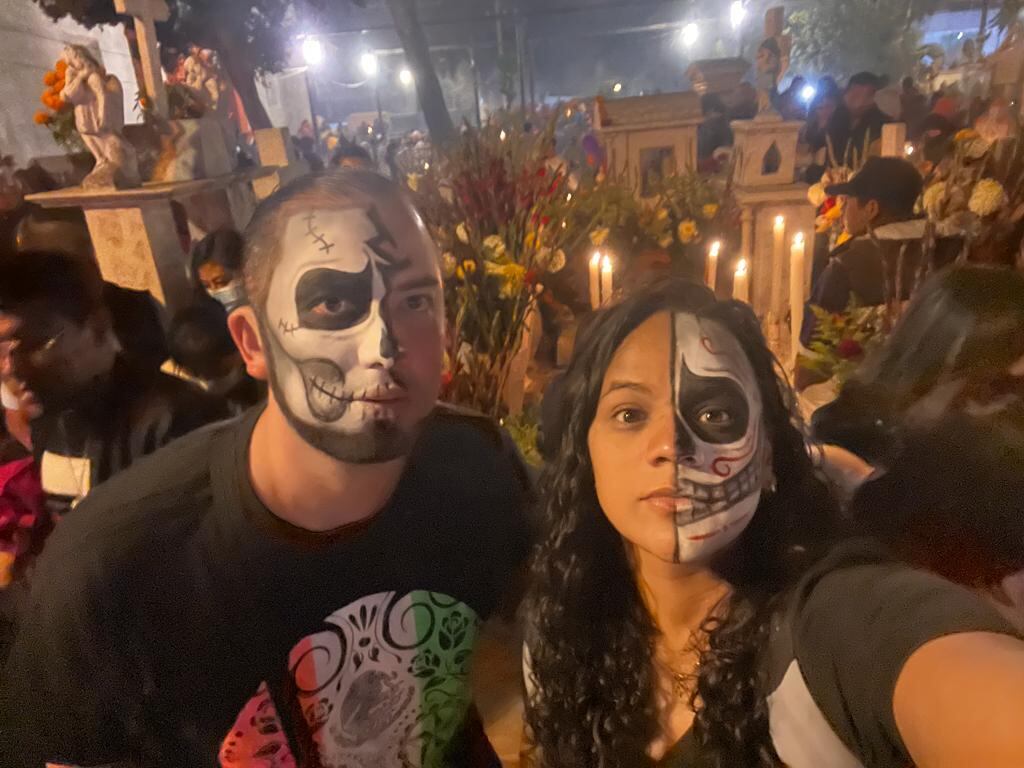 El Día de Muertos en México es una aventura inolvidable, disfrútela gratis gracias a La Teja. Como este mes cumplimos 18 años, estamos de fiesta desde ya y vamos a regalarle, a usted amigo lector, un viaje para dos personas a México.