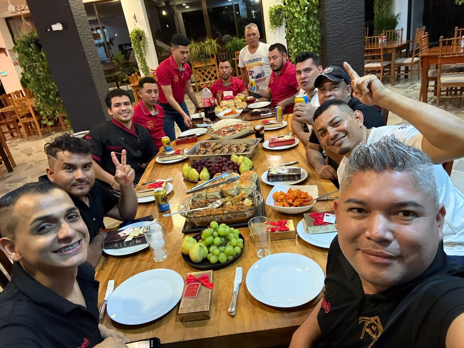Deyvis Mercado Lezama, de 37 años, nació entre olas del Pacífico nicaragüense y que hoy cocina en Guanacaste, convirtiendo sus sueños y luchas en un ejemplo de superación.