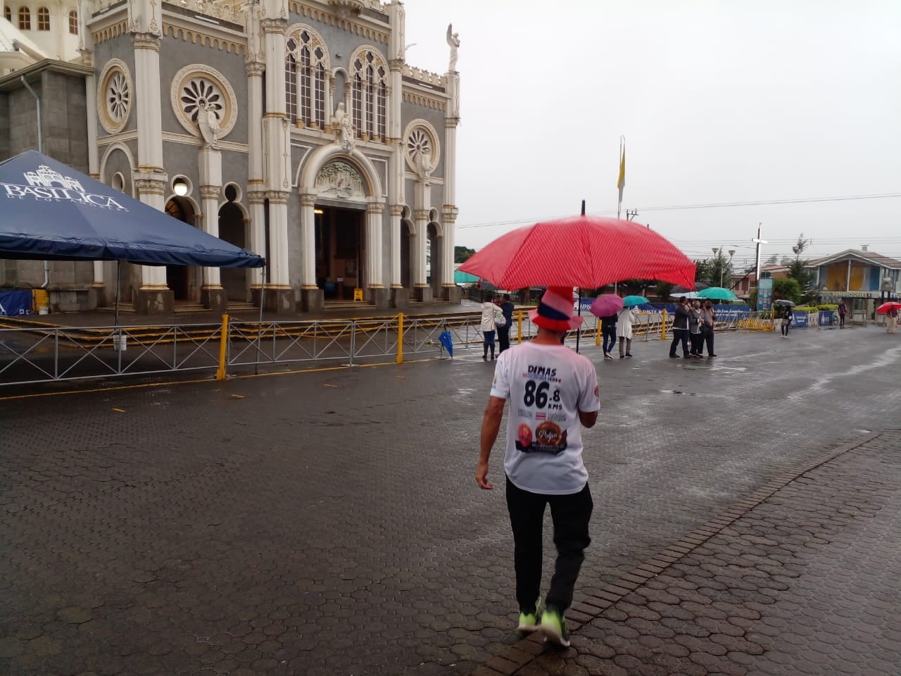 Dimas Fonseca Blanco un ultramaratonista, y patarraceño de la pura cepa, al comenzar la primera de las seis romerías que lo tendrán caminando por toda Centroamérica y México.