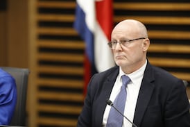 Diputados oficialistas toman delicada decisión sobre proyecto que permitiría al gobierno cerrar bancos