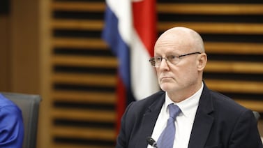 Diputados oficialistas toman delicada decisión sobre proyecto que permitiría al gobierno cerrar bancos