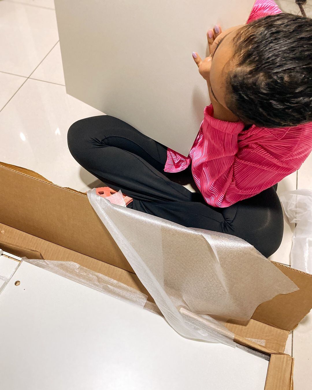 Yuride Gutiérrez es una joven artista que quiere retratar en un lienzo 100 rincones de Costa Rica.