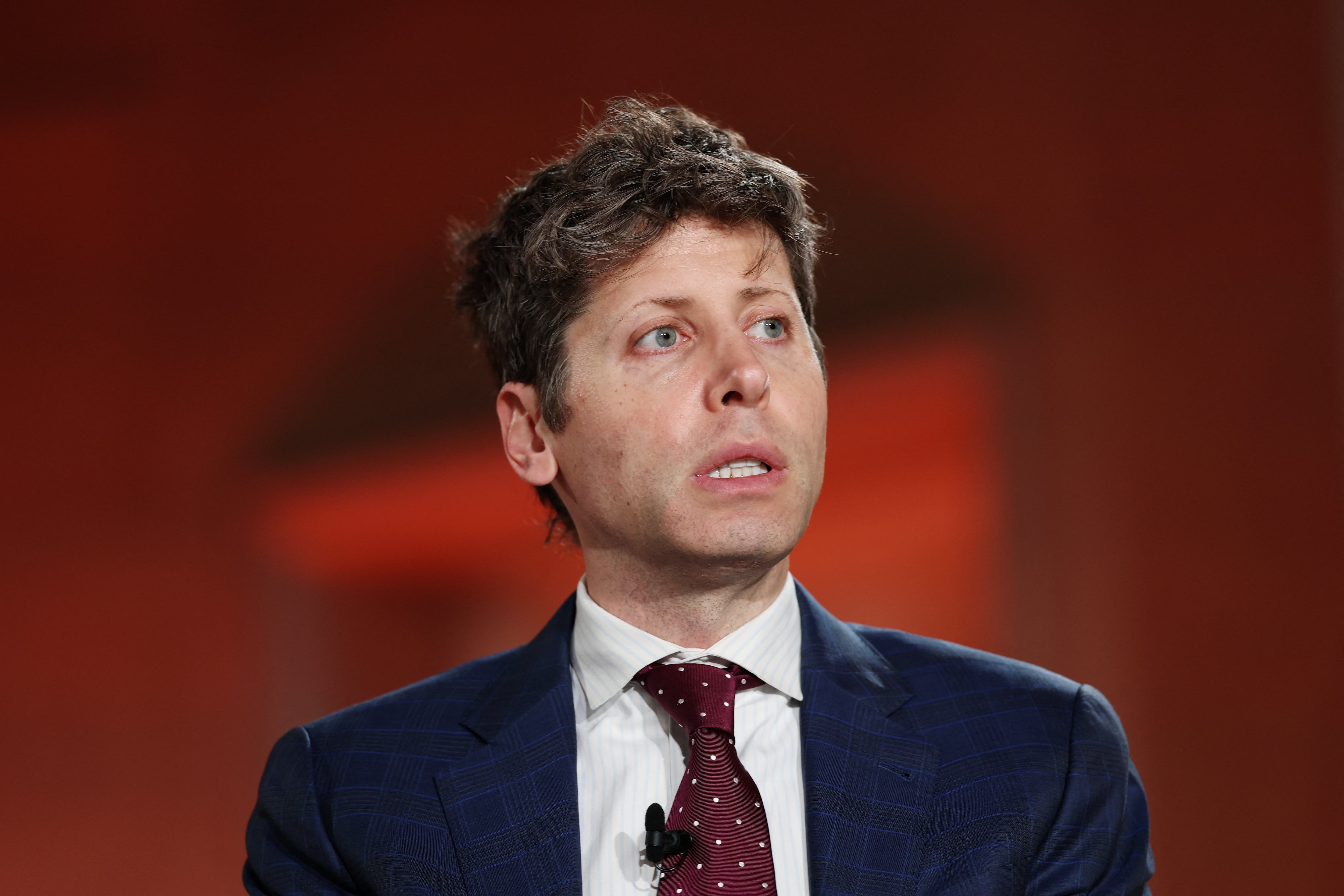 WASHINGTON, DC - 11 de marzo: Sam Altman, CEO de OpenAI, interviene durante la Cumbre de Infraestructura de BlackRock el 11 de marzo de 2026 en Washington, DC. La empresa global de gestión de inversiones organizó la cumbre, que reunió a líderes gubernamentales, empresariales y sindicales, para abordar la expansión de la infraestructura estadounidense. Anna Moneymaker/Getty Images/AFP (Foto de Anna Moneymaker / GETTY IMAGES NORTH AMERICA / Getty Images vía AFP)