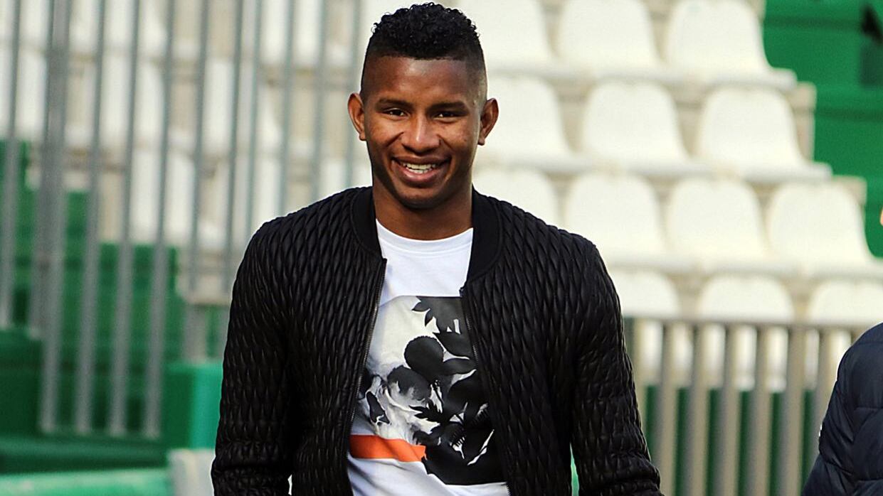 Fidel Escobar y Stephanie Morales llevan días de estar en boca de la gente y al parecer, seguirán por más tiempo