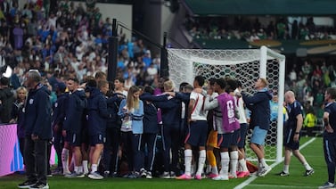 Así fue la escalofriante e insólita lesión que sufrió un jugador de Inglaterra en celebración de la victoria ante México