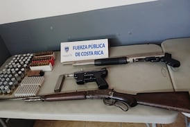 Amenazó a su pareja y niños con armas de fuego: Fuerza Pública lo capturó y halló arsenal en su casa