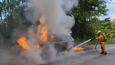 En menos de un día, cuatro vehículos se incendiaron en distintas zonas del país