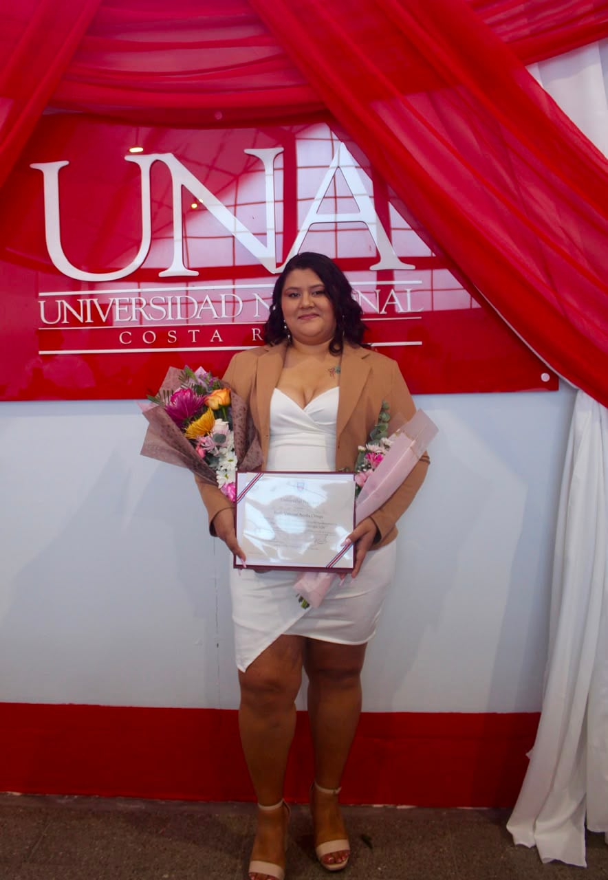 Ruth Vanessa Acuña Ortega tenía 16 años y quedó embarazada de su primera hija, escuchó una frase que le dolió profundamente y que, lamentablemente, muchas adolescentes todavía escuchan: que se había “cagado en la vida”