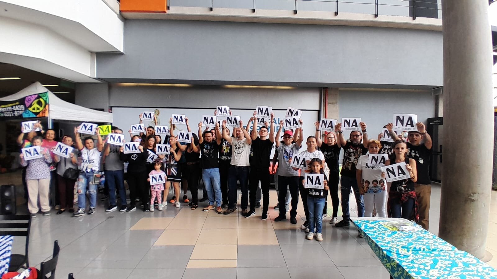 Niña que se quedaba sin merendar para escuchar a The Beatles hoy dirige un club de fans.