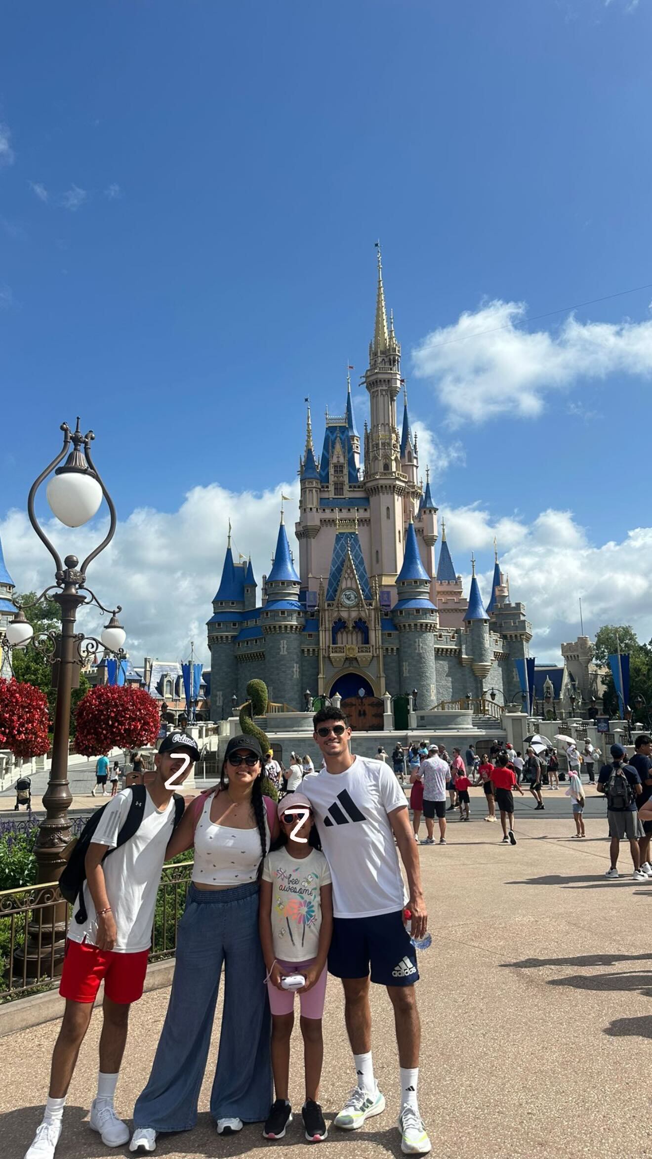 Yeltsin Tejeda y su familia