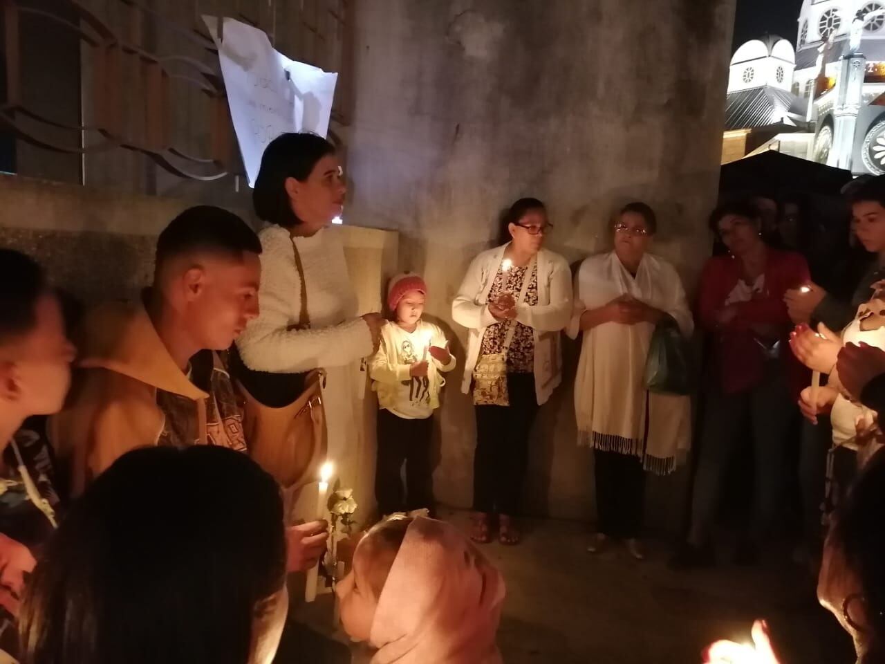 Vigilia en Cartago por Alisson Bonilla, joven que desapareció en Ujarrás. Foto Keyna Calderón.