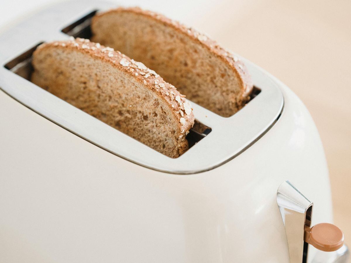 Tenga cuidado con su tostadora y desconéctela cada vez que tenga oportunidad. Foto: Nicola Barts/Pexels.
