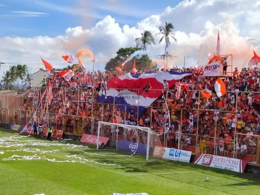 Vladimir Álvarez, el árabe, barra porteña,