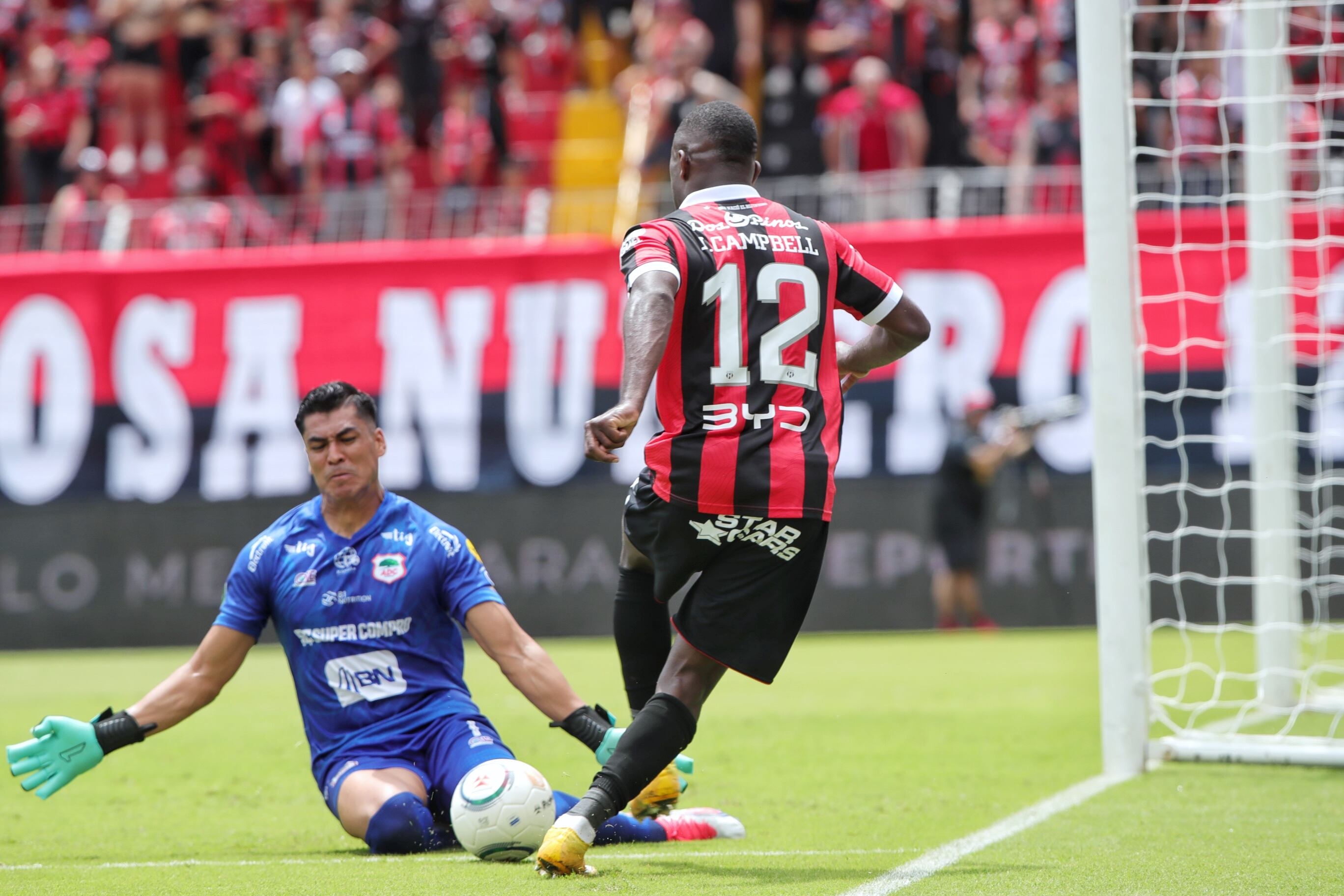 15/10/2023/ Juego entre Liga Deportiva Alajuelense vs AD Guanacasteca por el torneo de Copa en el estadio Alejandro Morera Soto / foto John Durán