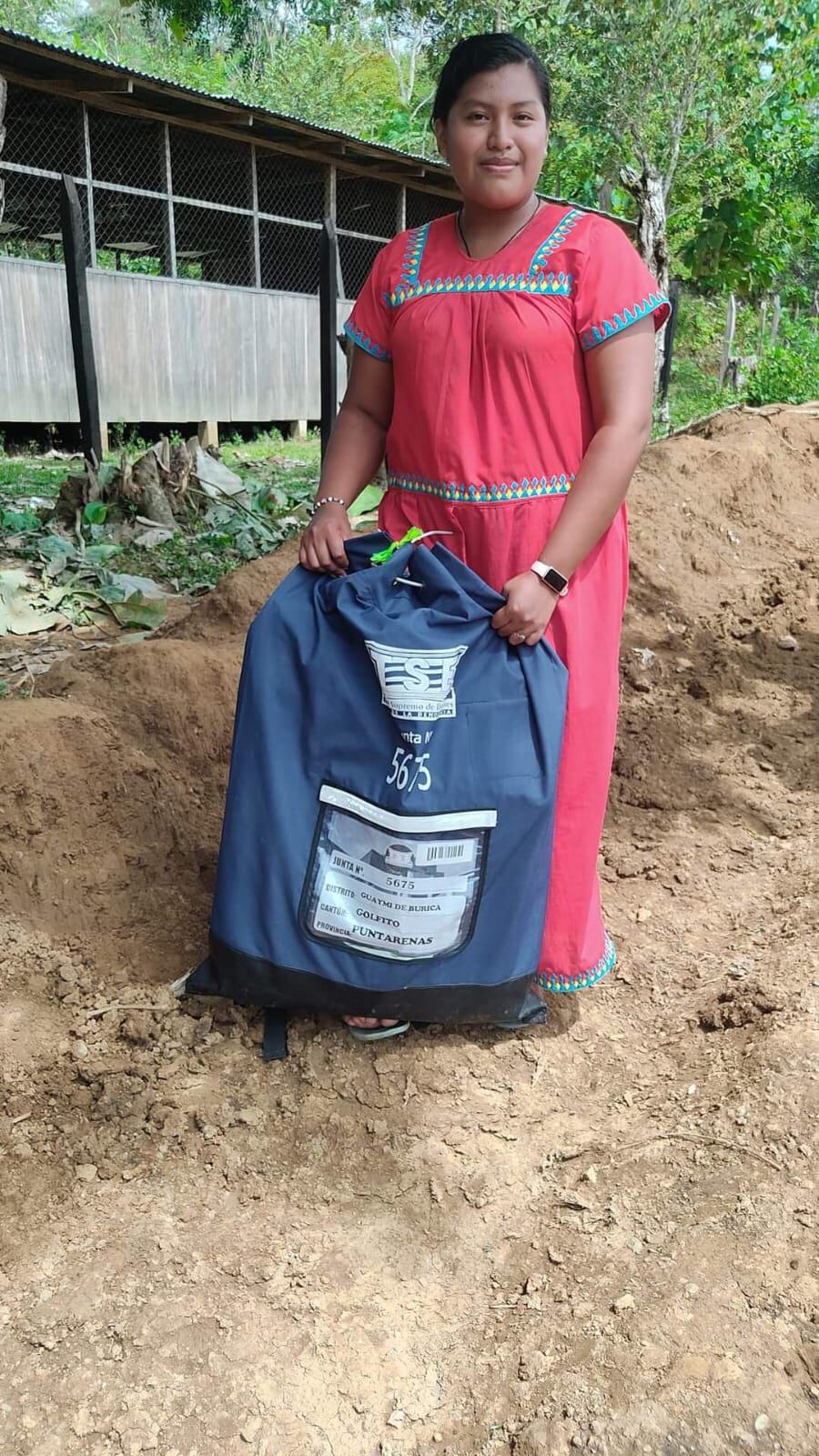 Alonso Chinchilla trabaja para el TSE y en medio de la nostalgia colaborará con sus últimas elecciones.