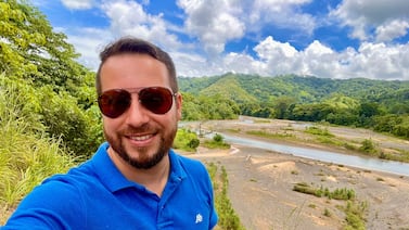 Profesor tico de música compuso canción de ritmo “pop-latino-urbano” para celebrar fiestas patrias de este 2023