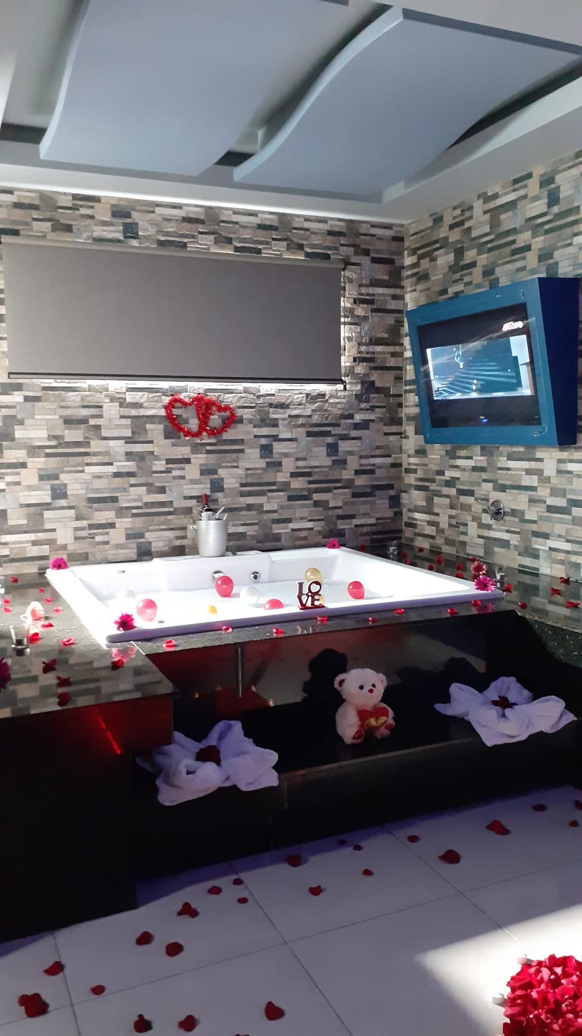 Motel Infinity decomisado por el ICD, nadie lo quiere comprar.