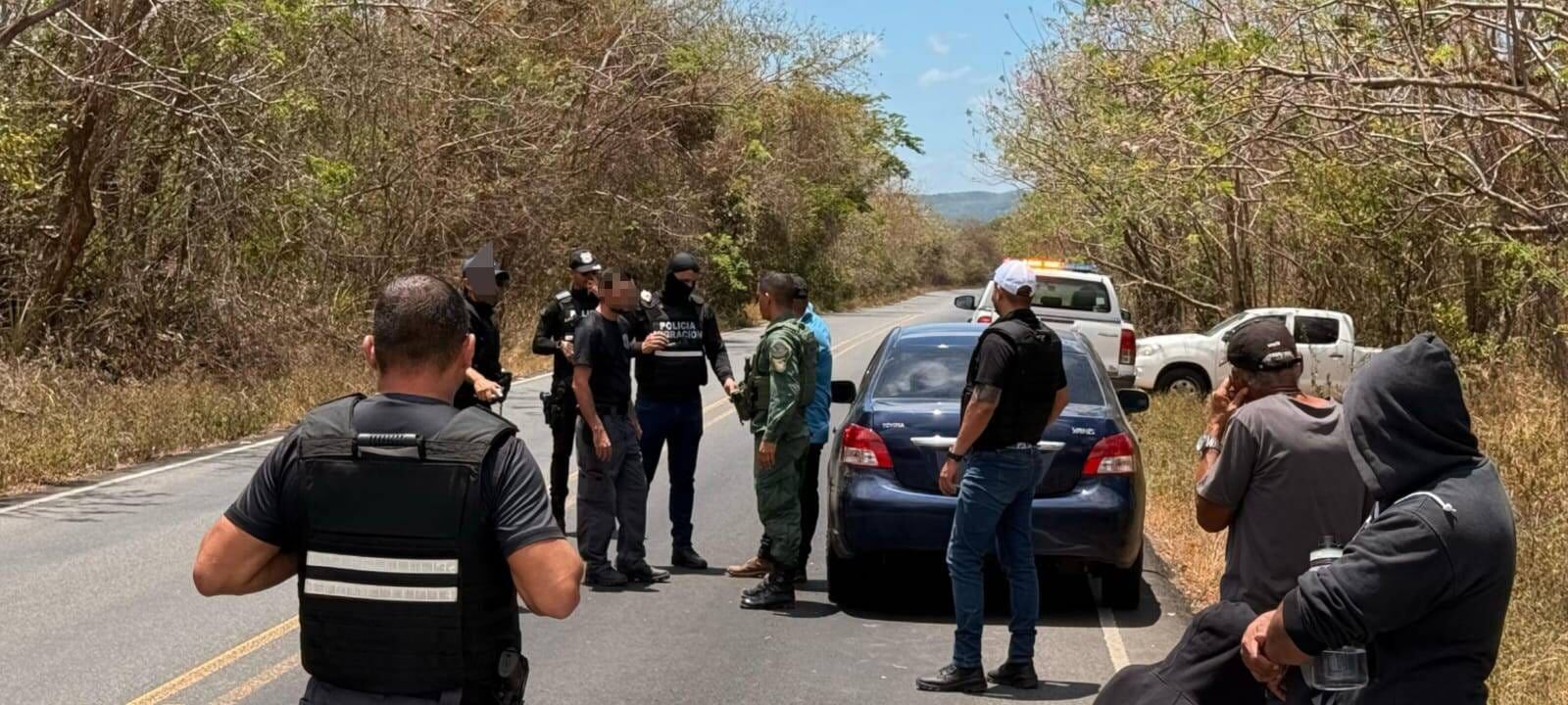 Hasta este Miércoles Santo la Policía de Fronteras y la Policía de Migración informaron de la detención, 24 horas antes, de un sospechoso de traficar personas, quien manejaba su carro a gran velocidad.