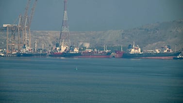 Irán vuelve a cerrar el estrecho de Ormuz ante el bloqueo de sus puertos por parte de EE. UU.