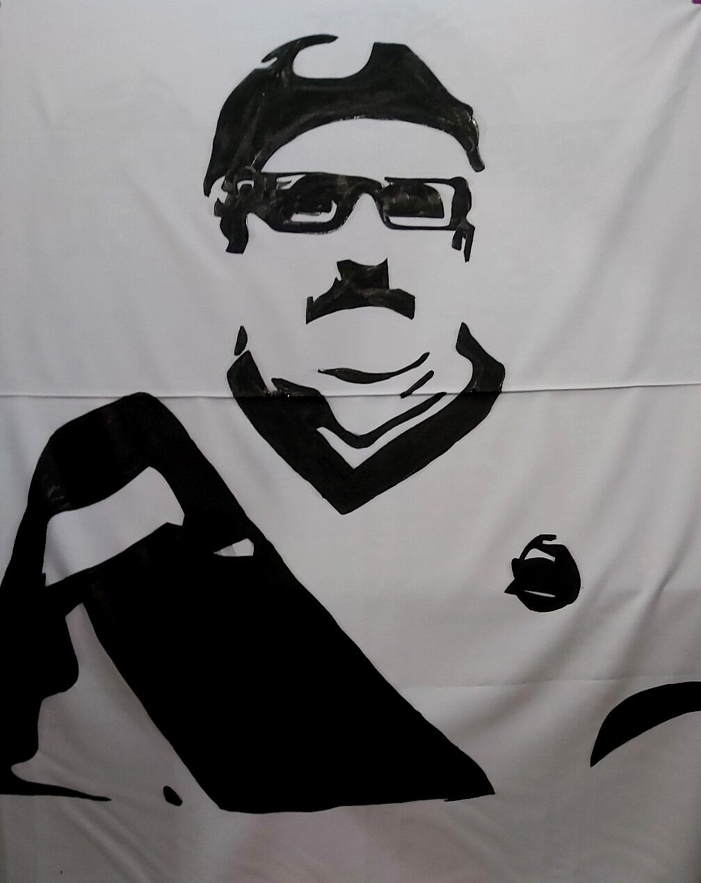 Floribeth Hernández, hace las mantas del centenario del Herediano