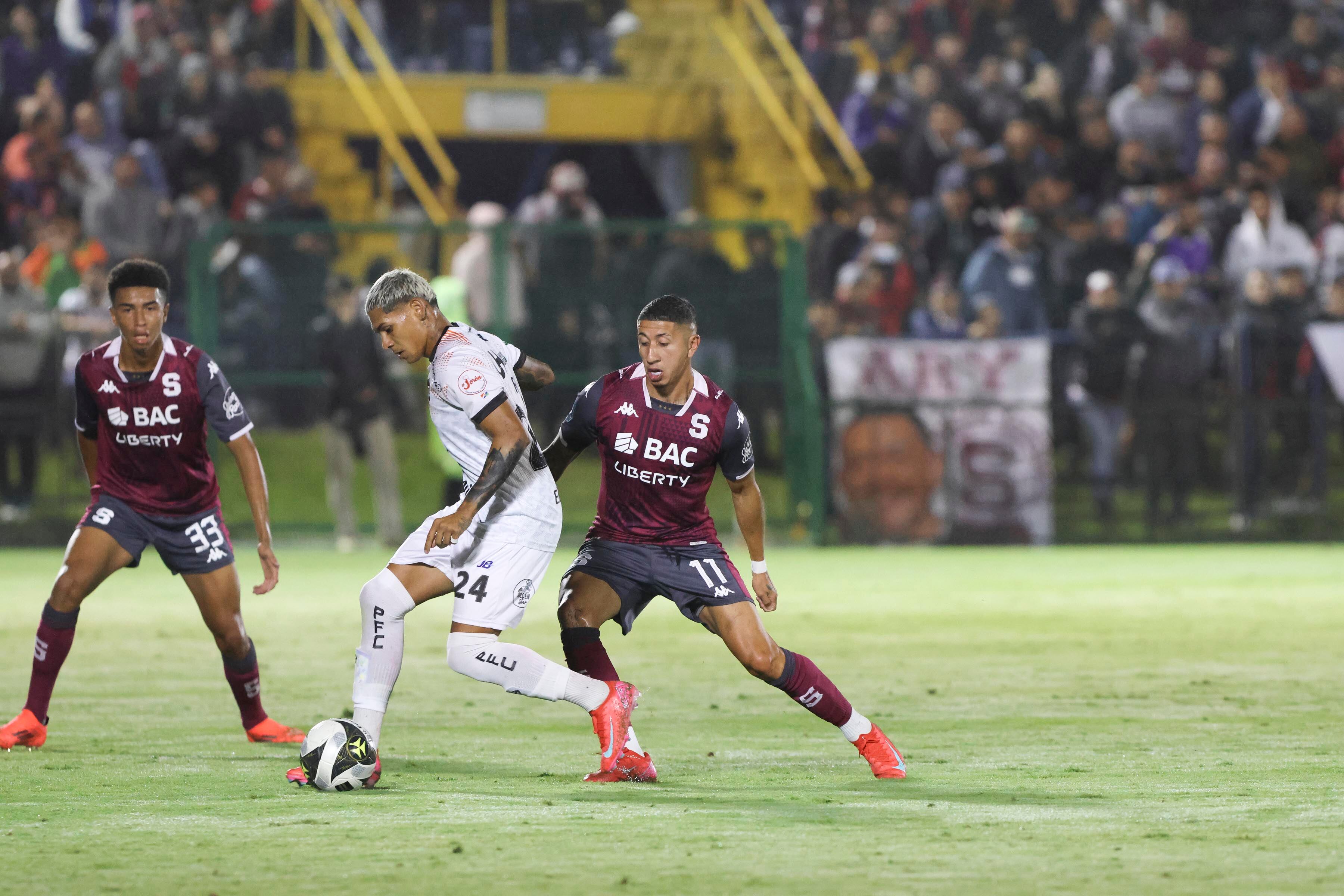 02/12/2025. जोस राफेल स्टेडियम "वाटले" मेझा, कार्थेज. वेळः 08:00 पंतप्रधान 2025 क्लासुरा टूर्नामेंट 4 -दिवस पार्टी, जोस राफेल स्टेडियम येथे डीपोर्टिव्हो सेप्सा आणि पनट्रानस एफसी दरम्यान खेळला "वाटले" कार्थेज मेझा. फोटो: मायला लॅपेस