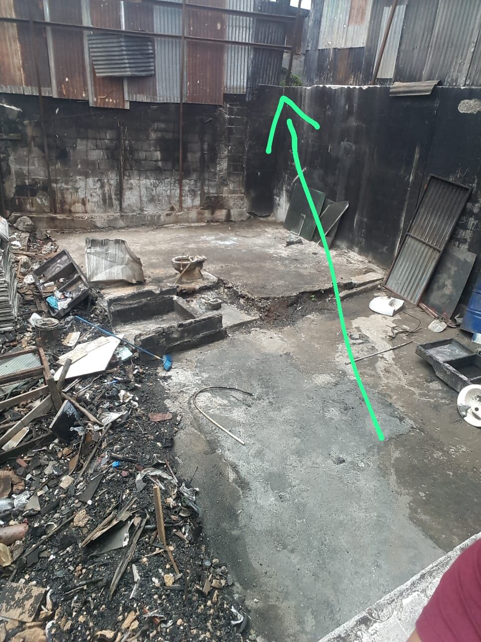 Incendio en cuartería en la Carpio cobró la vida de 7 personas. Foto Evelyn Molina.