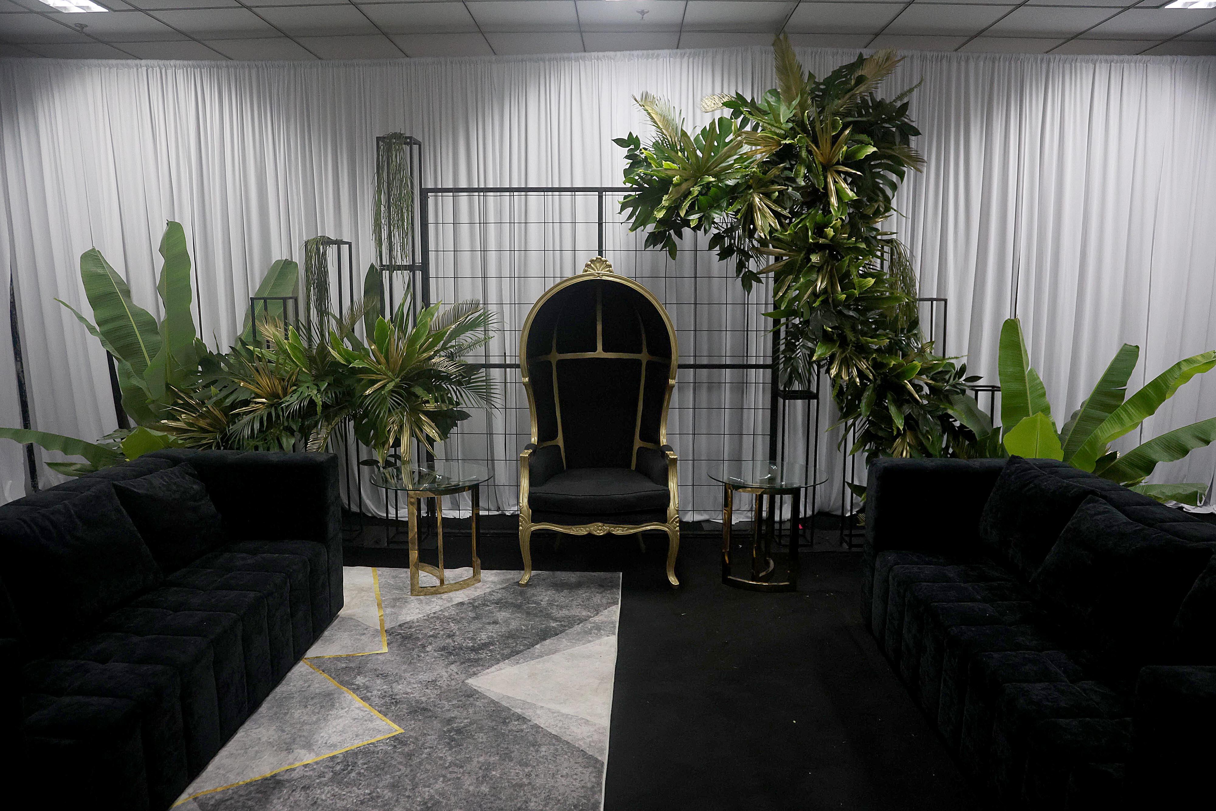 28/02/20224 Estadio Nacional, La Sabana. Montaje de tarima y camerinos de los cantantes Ivy Queen y Don Omar, para sus respectivos conciertos, que también incluye a Ryan Castro, en el Urban Fest del próximo sábado. Foto: Rafael Pacheco Granados