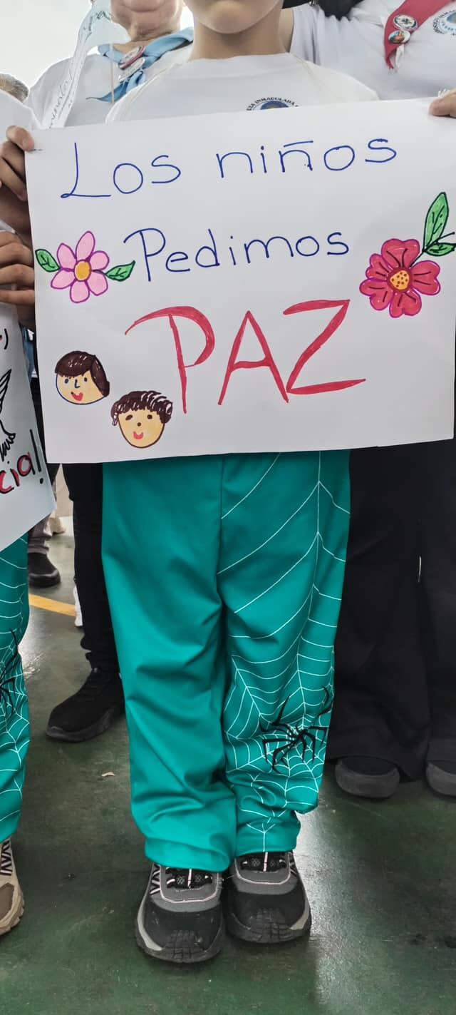 “Caminata por la paz” fue el nombre del evento en el cual la iglesia católica y evangélica, así como toda la sociedad del cantón de Alajuelita se unió en una misma voz: “No más violencia y muerte en nuestra sociedad”.