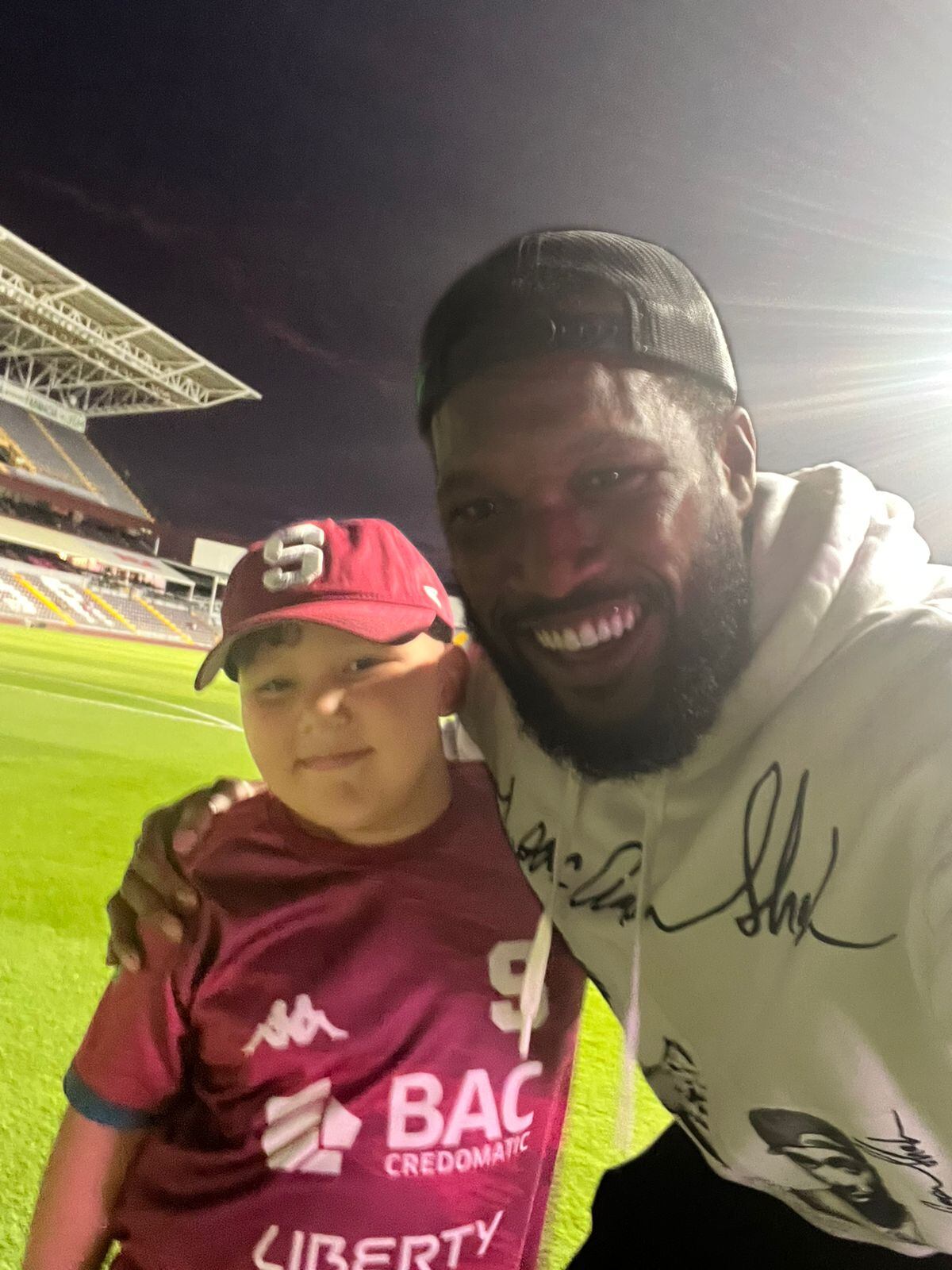 Nico nunca olvidará este momento con Kendall Waston.