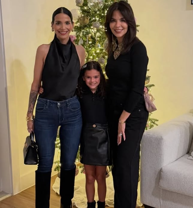 लिंडा डायझ तिची मुलगी निकोलसोबत "कोको" रोपर आणि त्याची नात एली जिला त्याने ख्रिसमस नंतर भेट दिली.