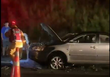 El cuerpo del hombre quedó debajo de la parte delantera del carro. Foto cortesía.