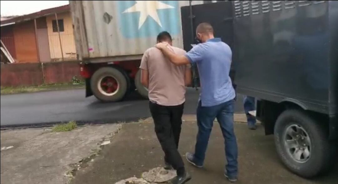 Detienen a dos jóvenes de apellidos Marín y Castro como sospechosos de manosear a ciclista en San Ramón. Foto OIJ.