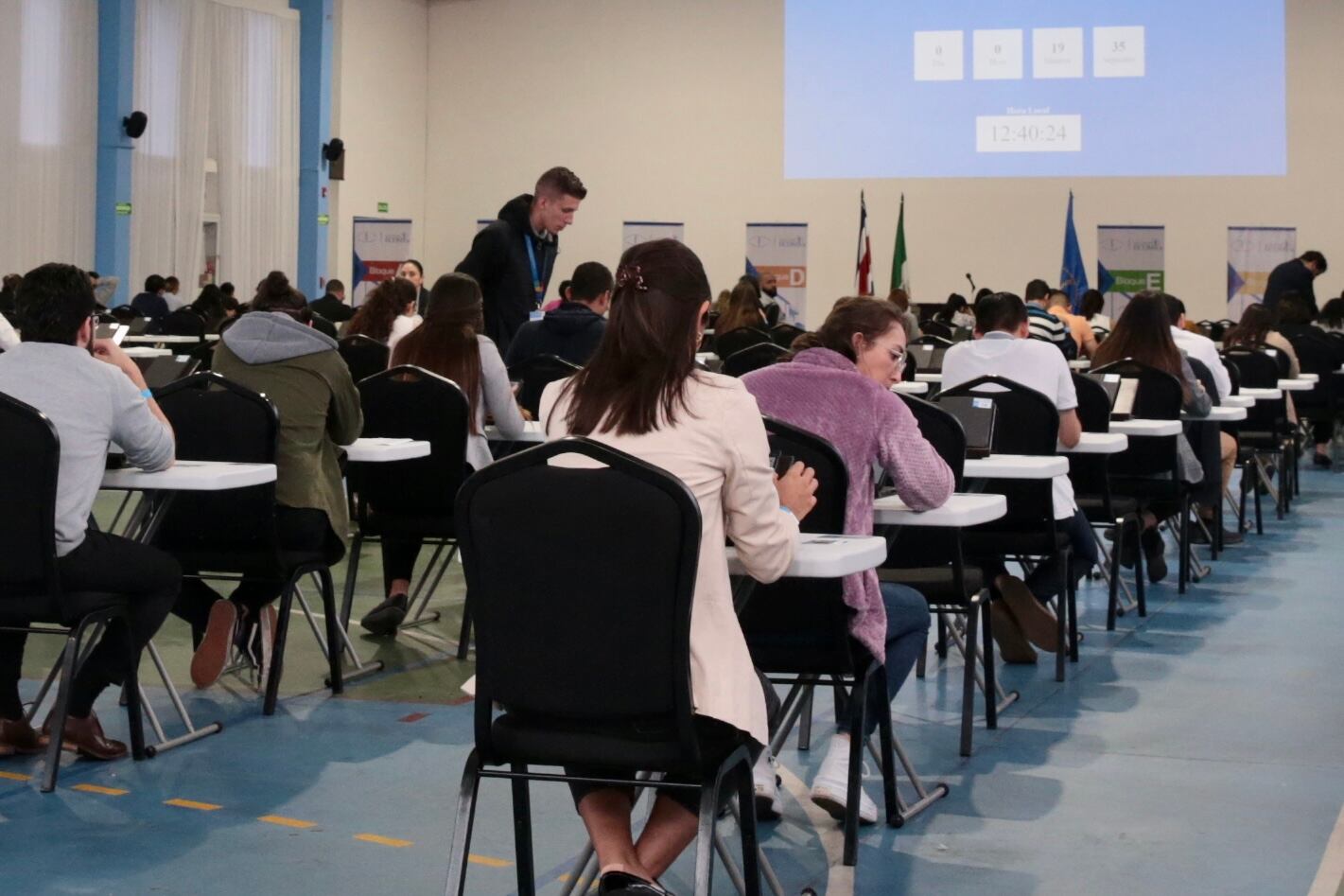 24/08/2023 Exámenes conocimientos médicos de Costa Rica en el colegio de Médico.Foto Alonso Tenorio