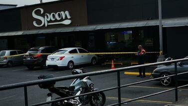 ¡Alerta! Asesinan a hombre de 12 balazos en centro comercial en Curridabat