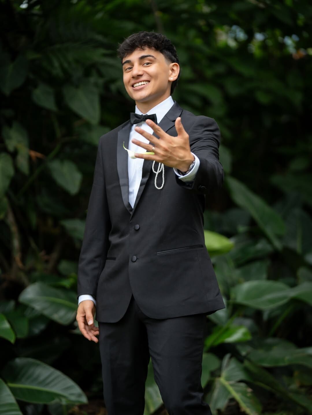 Karla Avilés y Luis Delgado se comprometieron oficialmente el 24 de marzo de 2025, en una romántica propuesta con luces y velas.