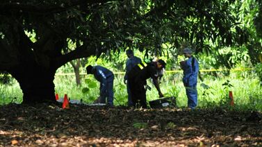Con múltiples puñaladas y sin vida encontraron a hombre que vestía muy elegante