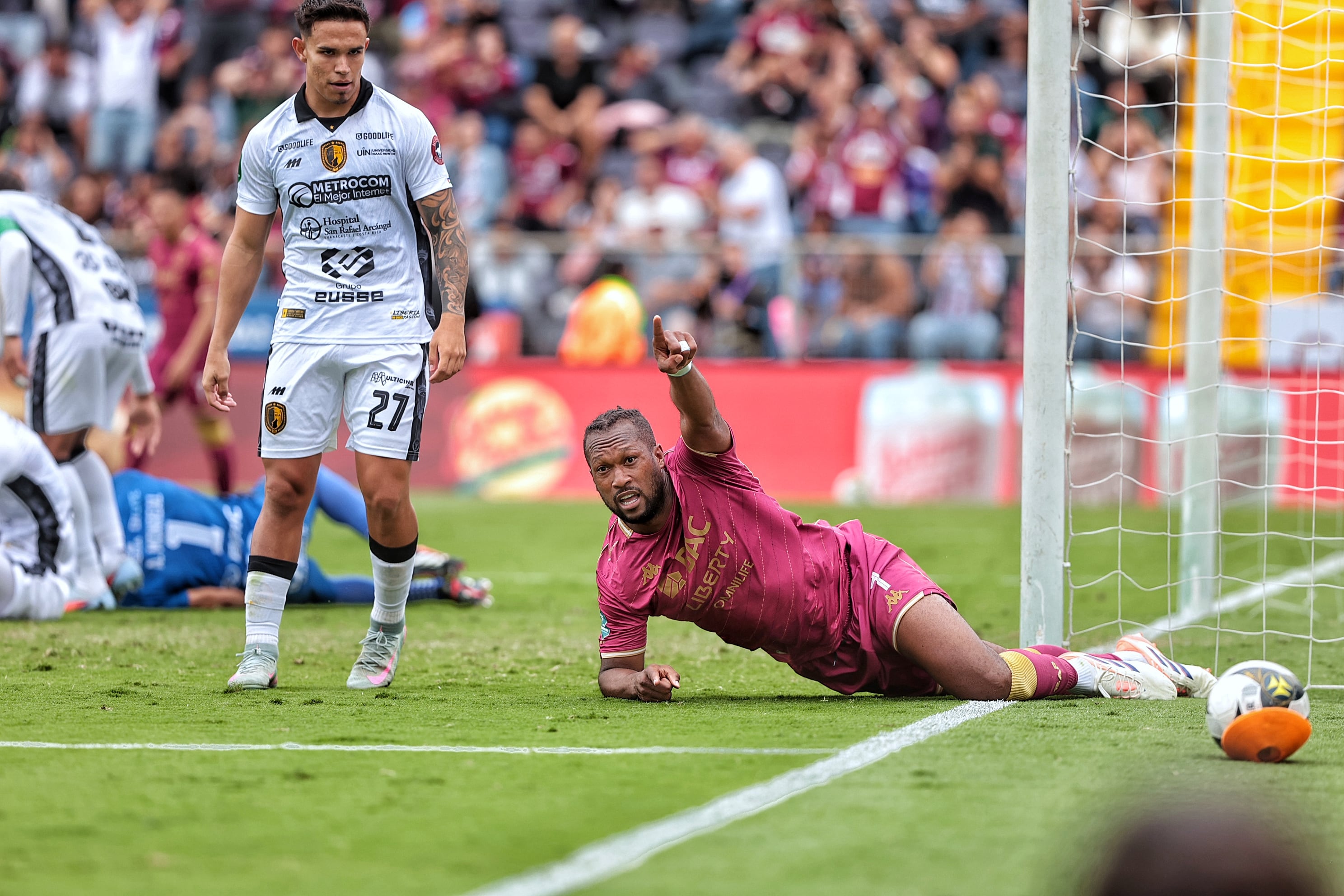 12/04/2026/ juego entere Deportivo Saprissa vs Municipal Liberia por la Liga a Promerica en el estadio Ricardo Saprissa/ foto John Durán