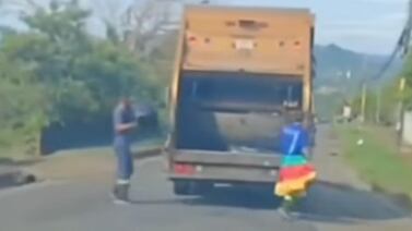 Recolector de basura se hace viral por celebrar la Anexión vestido como todo un guanacasteco